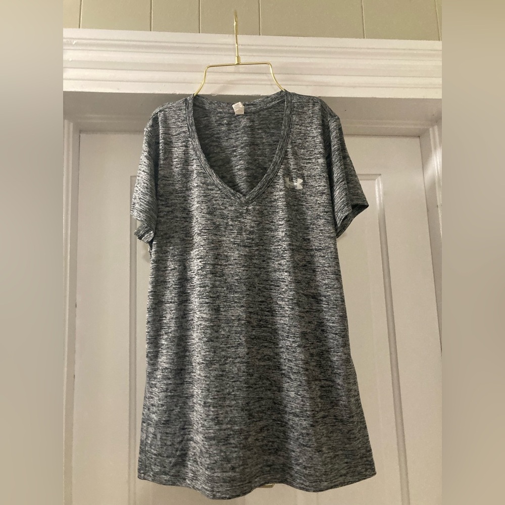 Under Armour Women’s Heathered Gray V-Neck T-Shirt Size Small